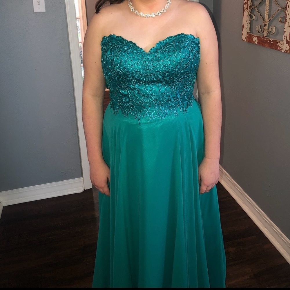 Elegant Teal Strapless Gown